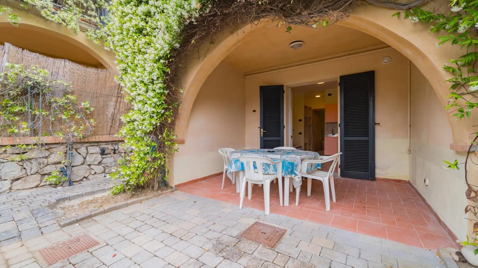 Relais Nisportino Borgo Alloro Fonte Ed Aida - Goelba Italy